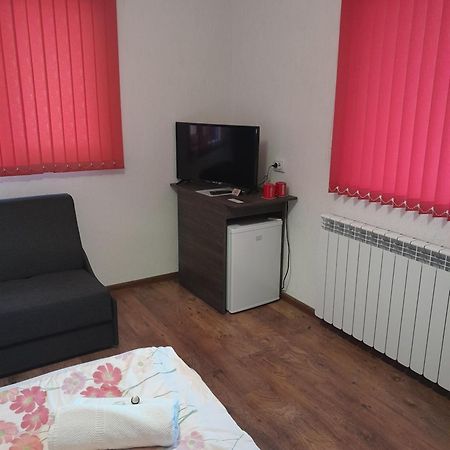 Къща За Гости Романс Yagodina Ngoại thất bức ảnh