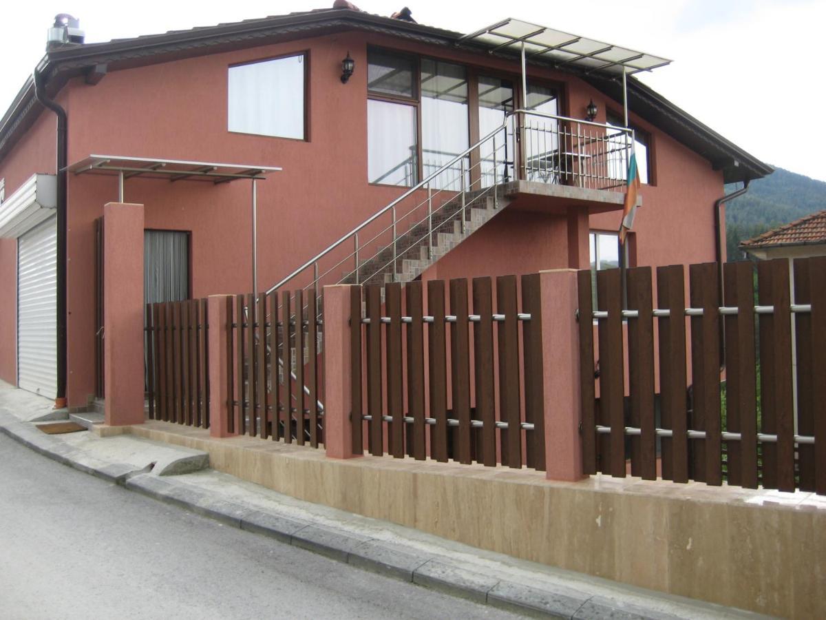 Къща За Гости Романс Yagodina Ngoại thất bức ảnh