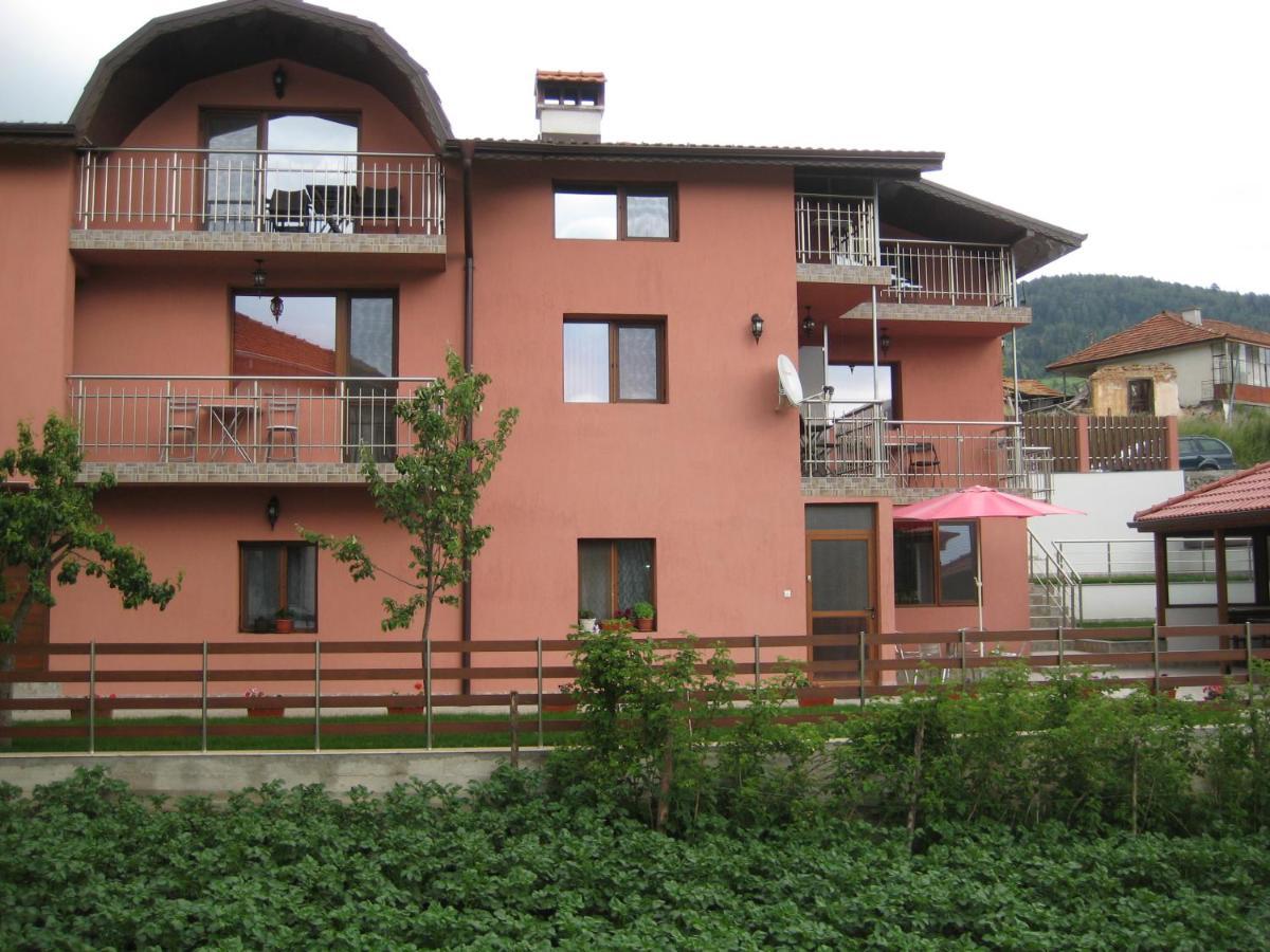 Къща За Гости Романс Yagodina Ngoại thất bức ảnh