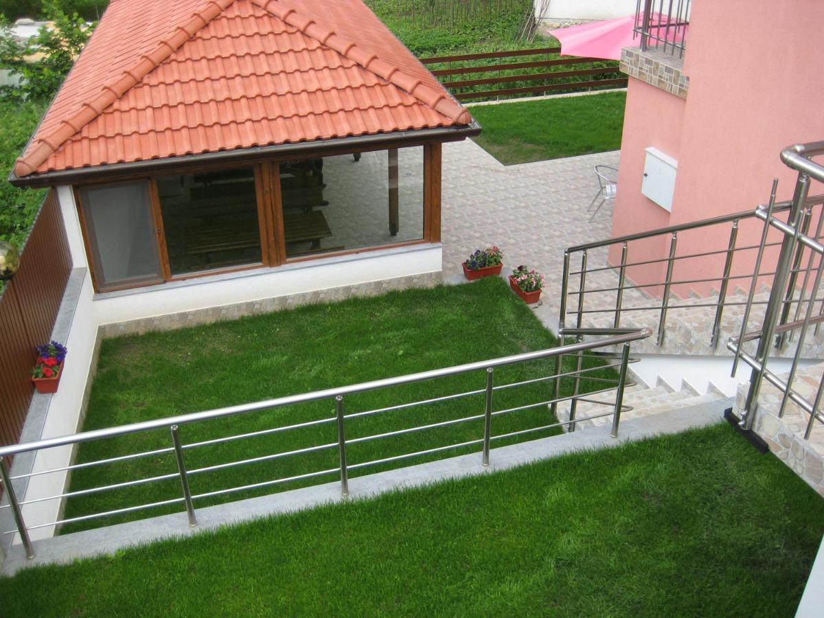 Къща За Гости Романс Yagodina Ngoại thất bức ảnh