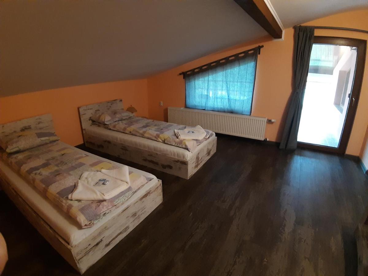 Къща За Гости Романс Yagodina Ngoại thất bức ảnh