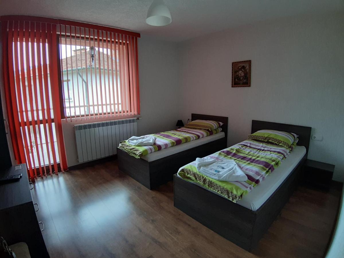 Къща За Гости Романс Yagodina Ngoại thất bức ảnh