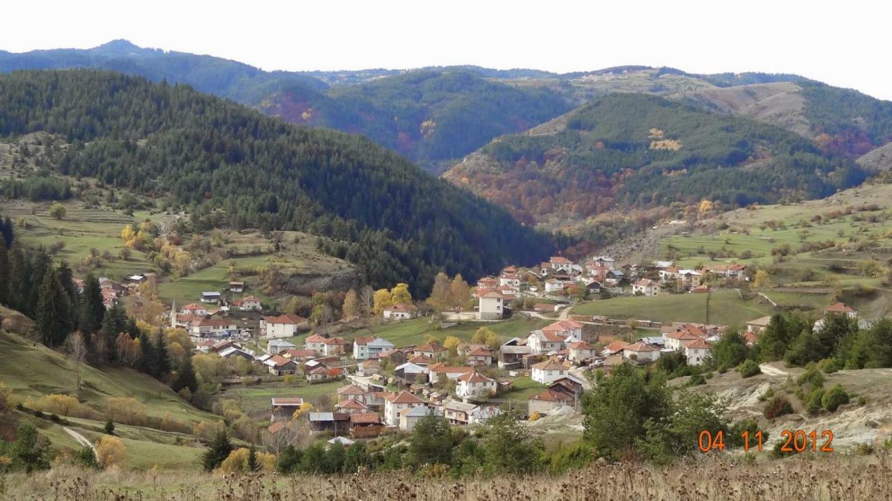 Къща За Гости Романс Yagodina Ngoại thất bức ảnh